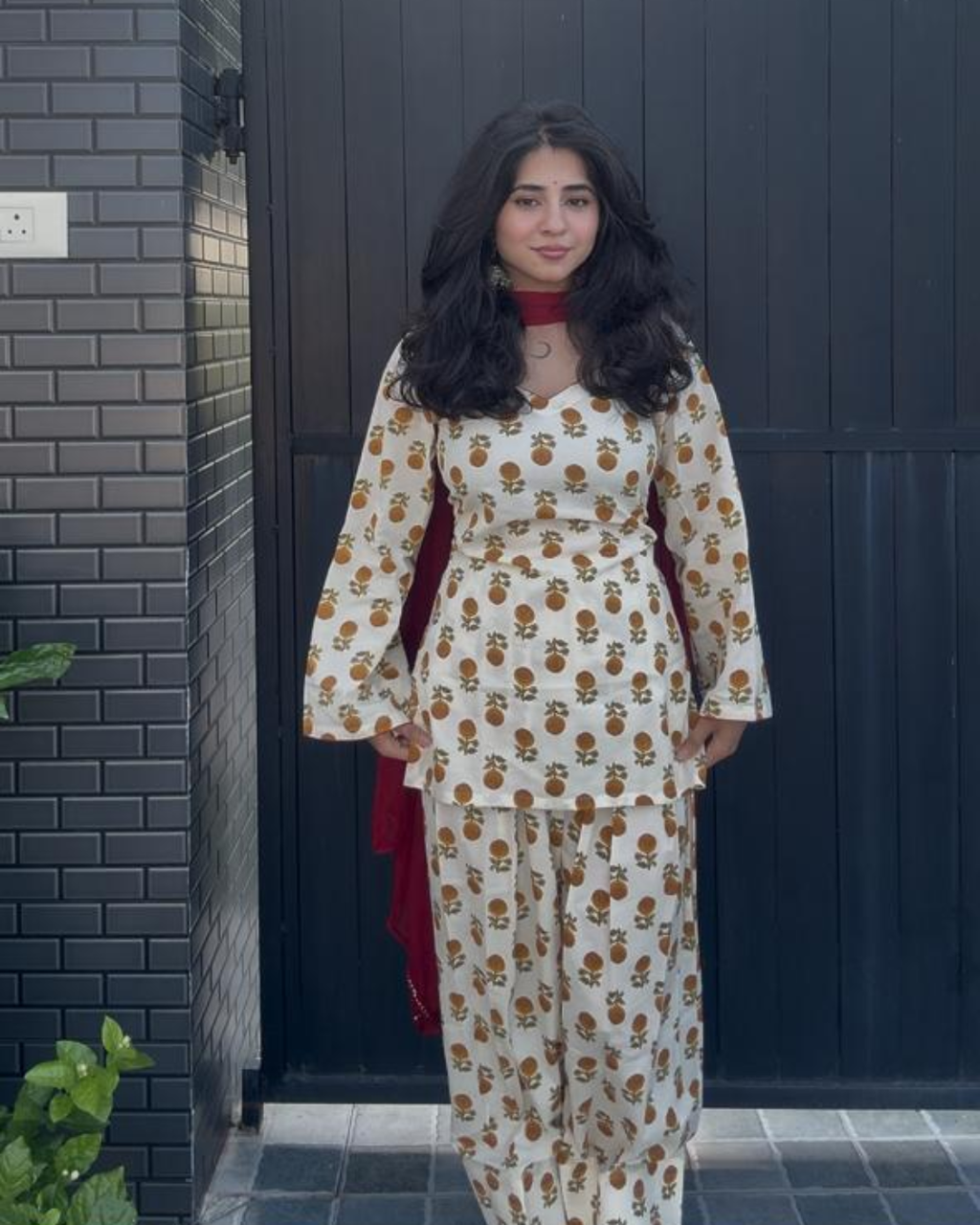 Indyadiva Peela Ladoo Farshi Set