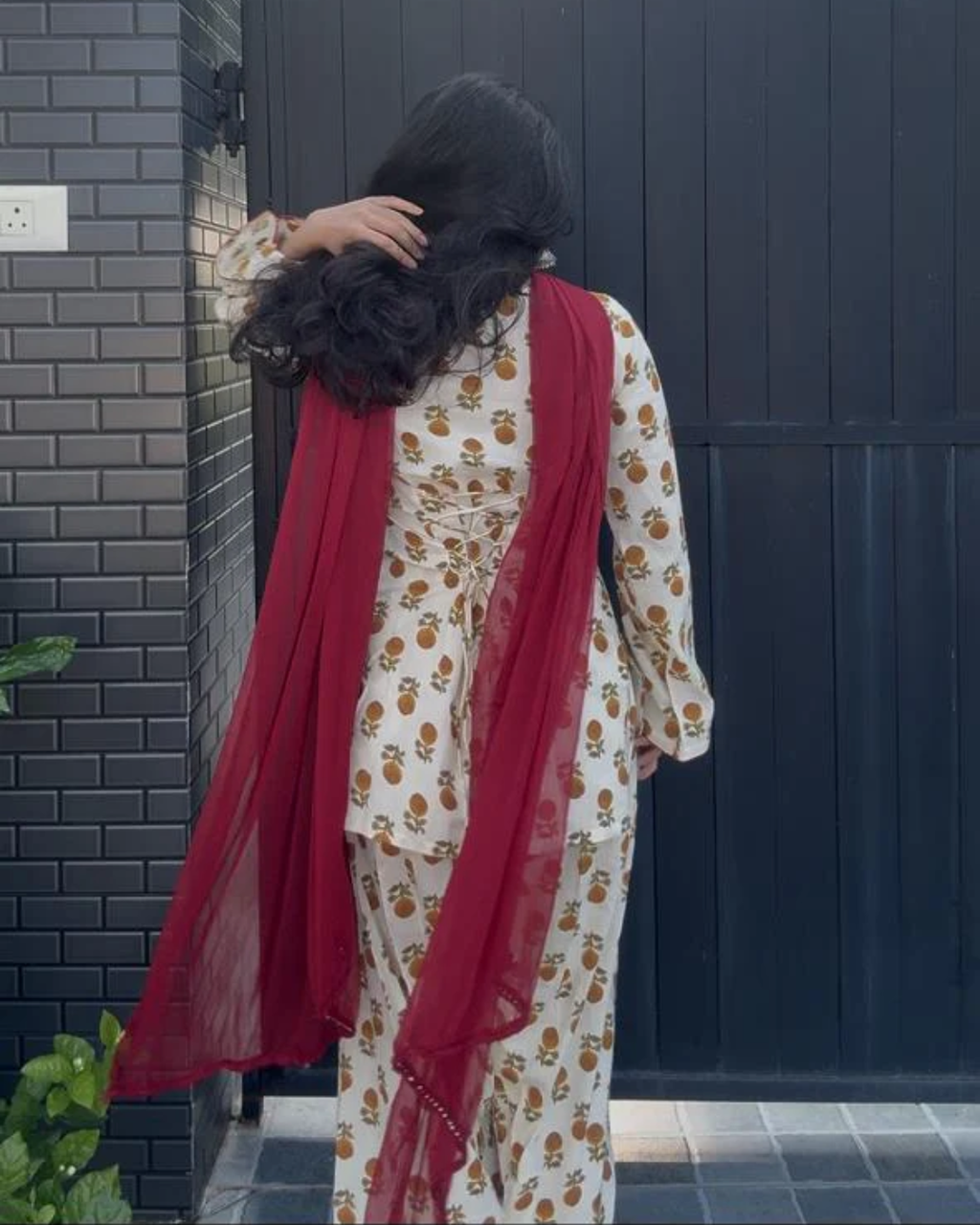 Indyadiva Peela Ladoo Farshi Set