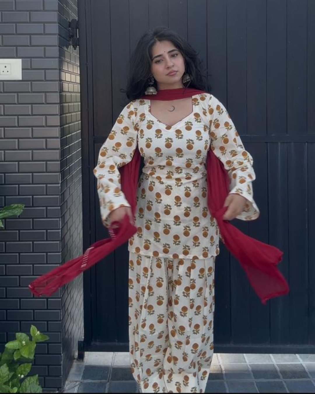 Indyadiva Peela Ladoo Farshi Set
