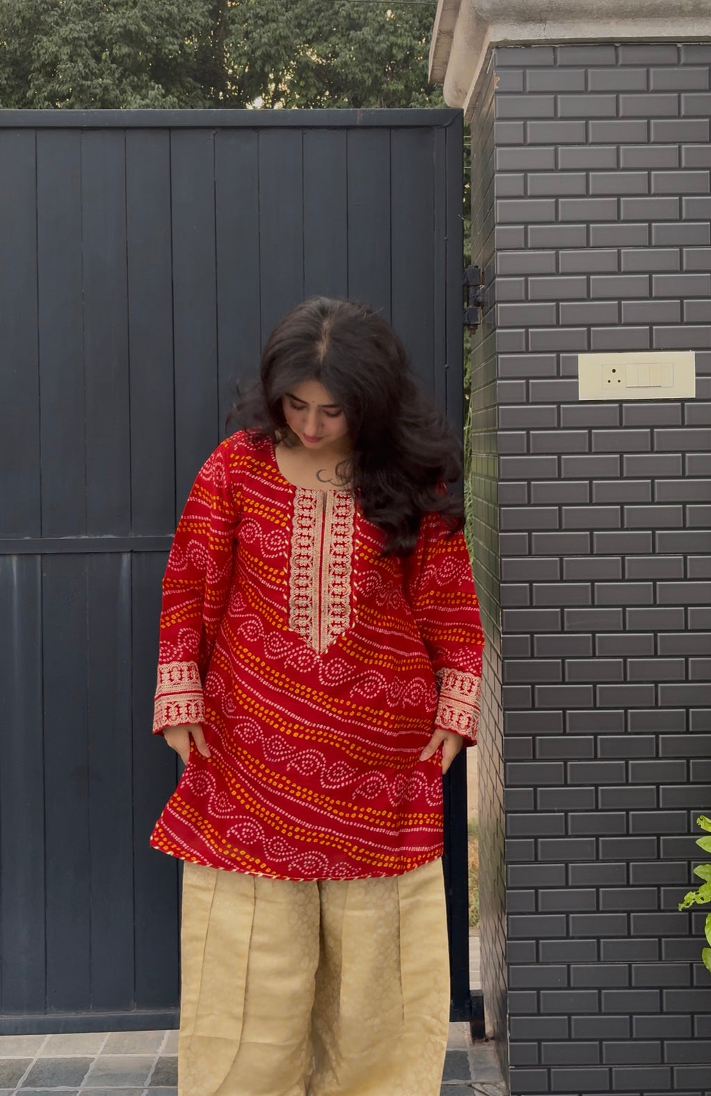 Indyadiva zariya bandhani farshi set