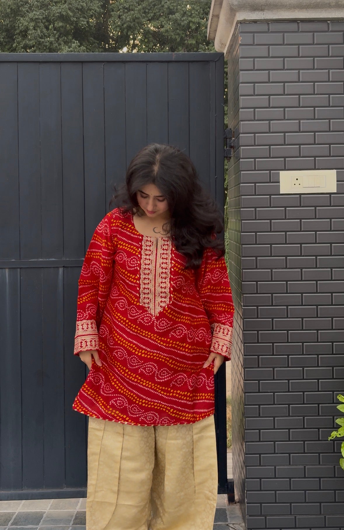 Indyadiva zariya bandhani farshi set