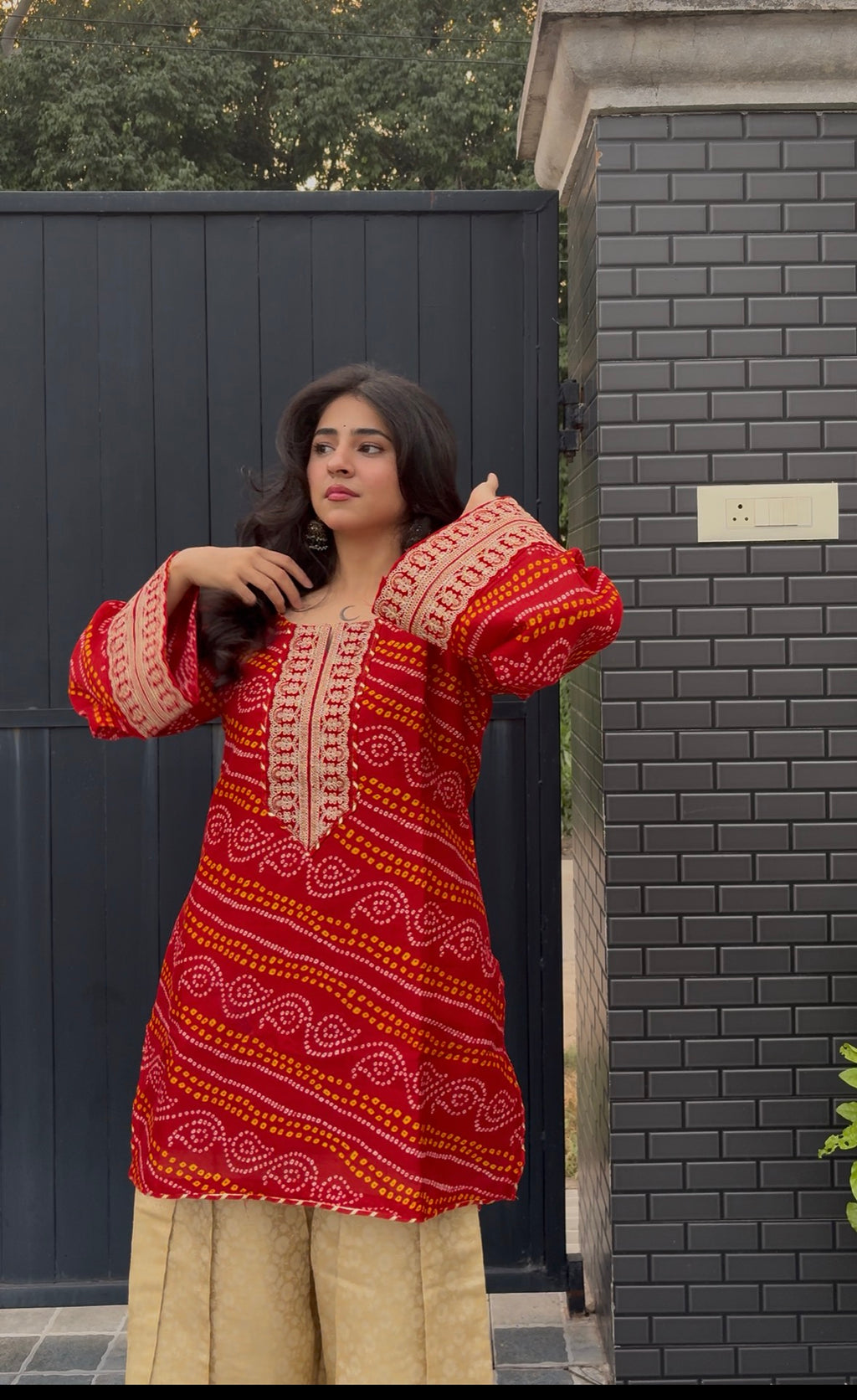 Indyadiva zariya bandhani farshi set