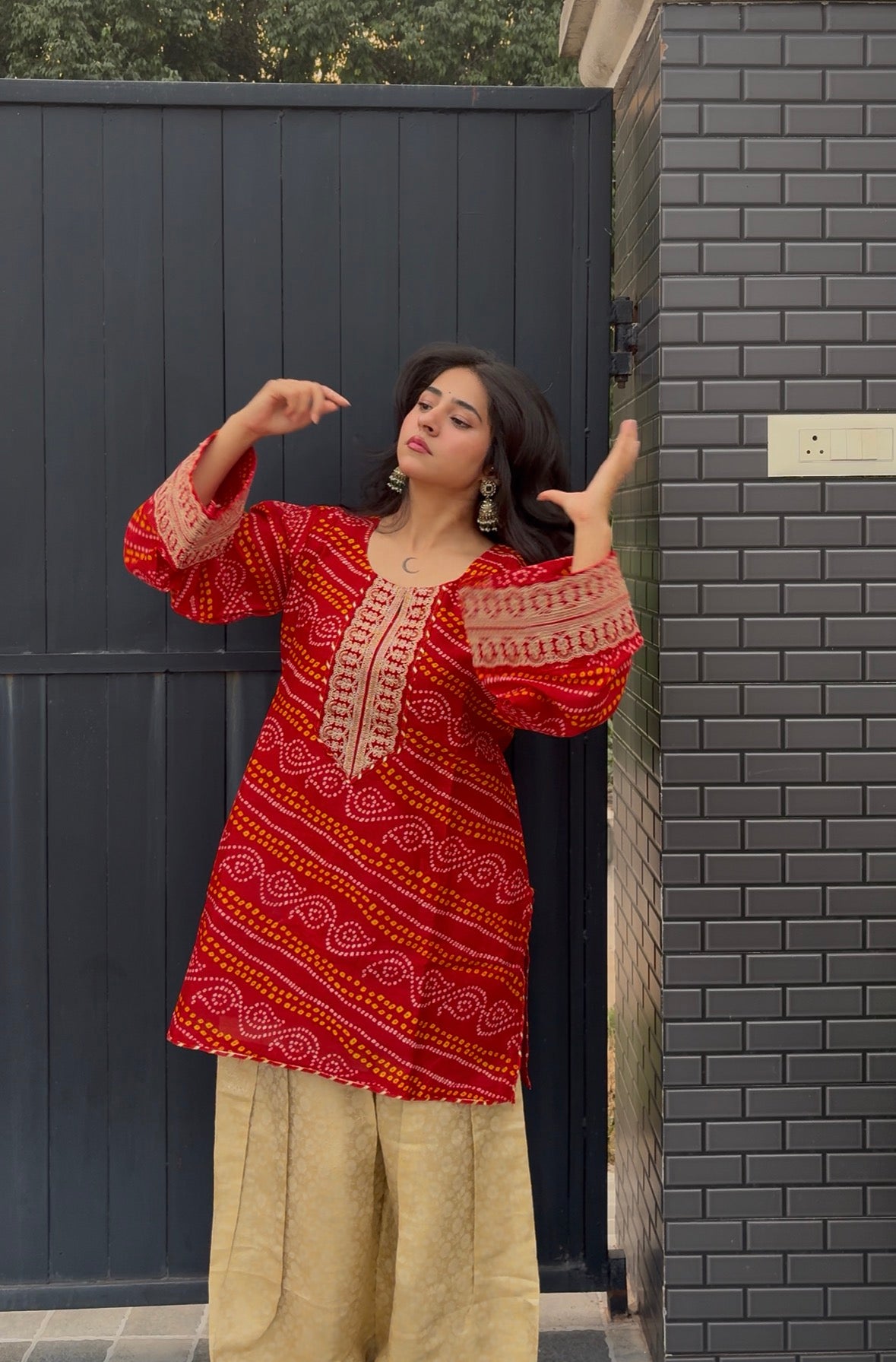 Indyadiva zariya bandhani farshi set